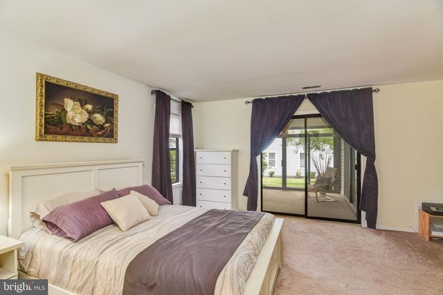 14 WATERWHEEL CT, Columbus, NJ 08022