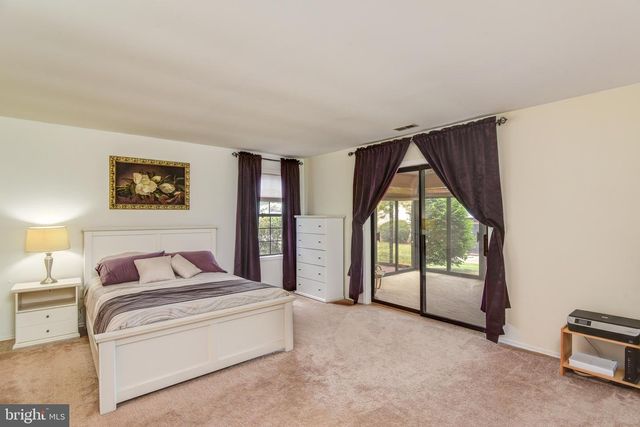14 WATERWHEEL CT, Columbus, NJ 08022
