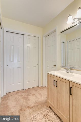 14 WATERWHEEL CT, Columbus, NJ 08022