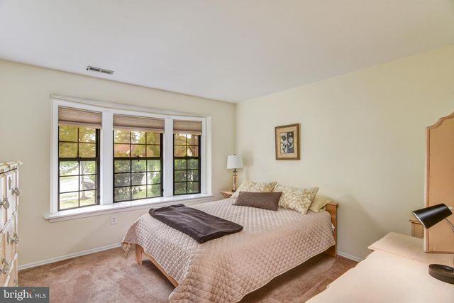 14 WATERWHEEL CT, Columbus, NJ 08022