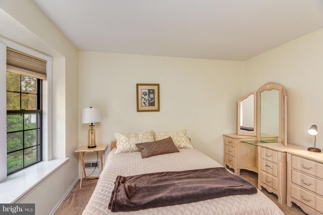 14 WATERWHEEL CT, Columbus, NJ 08022