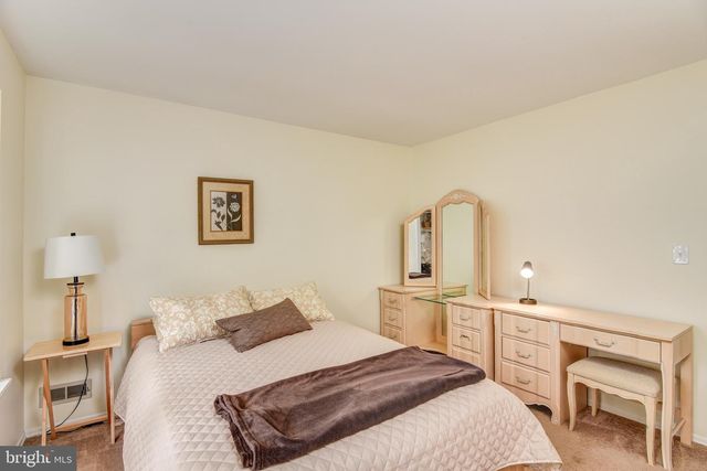 14 WATERWHEEL CT, Columbus, NJ 08022