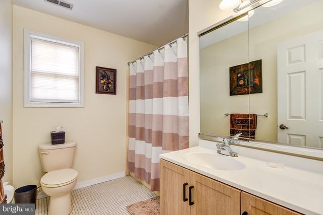 14 WATERWHEEL CT, Columbus, NJ 08022