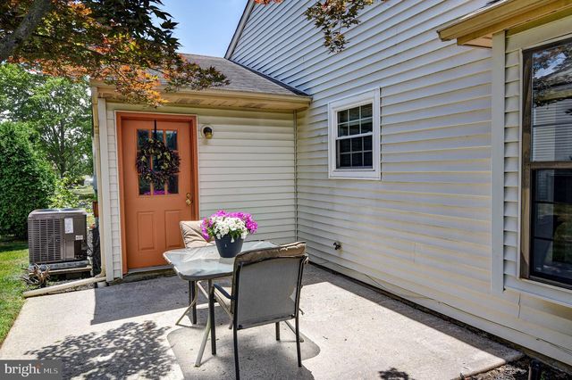 14 WATERWHEEL CT, Columbus, NJ 08022