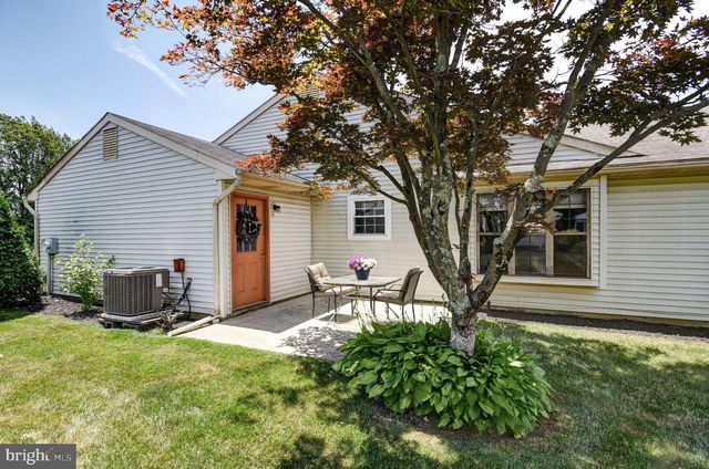 14 WATERWHEEL CT, Columbus, NJ 08022