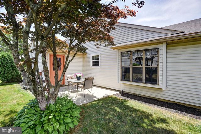 14 WATERWHEEL CT, Columbus, NJ 08022