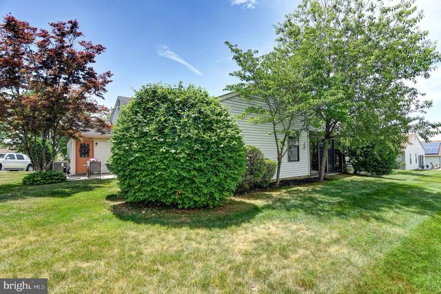 14 WATERWHEEL CT, Columbus, NJ 08022