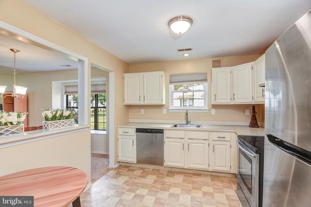 14 WATERWHEEL CT, Columbus, NJ 08022