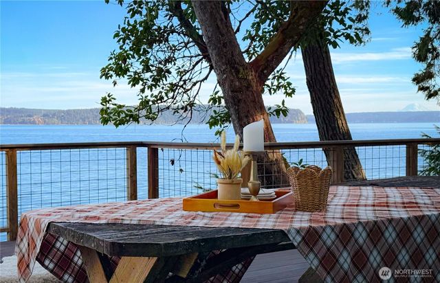 71 Seal Rock Road, Brinnon, WA 98320