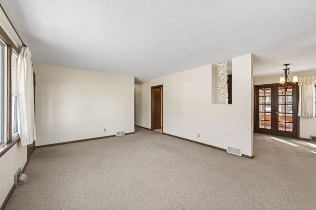 4413 Drew Avenue N, Robbinsdale, MN 55422