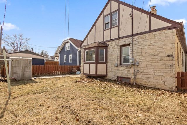 3620 S Howell AVENUE, Milwaukee, WI 53207