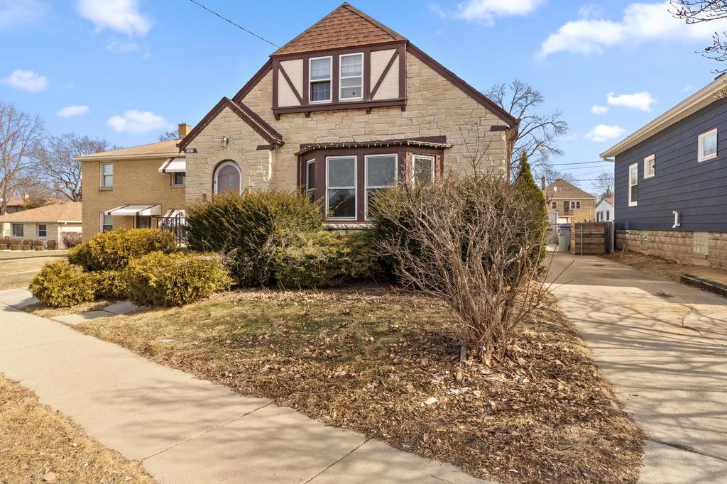 3620 S Howell AVENUE, Milwaukee, WI 53207