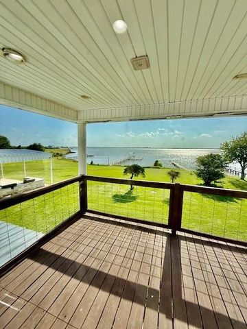 16 Trout Street, Palacios, TX 77465