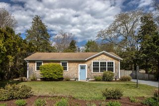 1 Barlow Ln, Mattapoisett, MA 02739