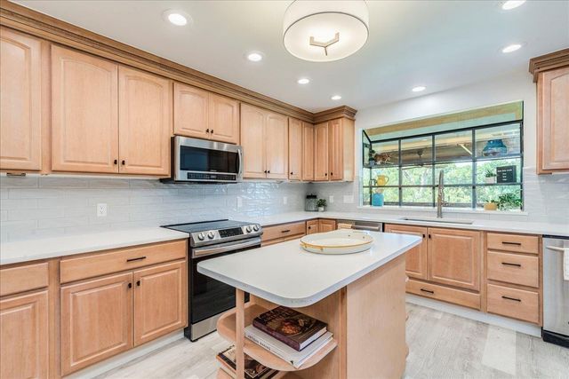 11146 Pinehurst DR, Austin, TX 78747