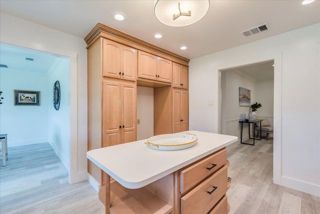 11146 Pinehurst DR, Austin, TX 78747