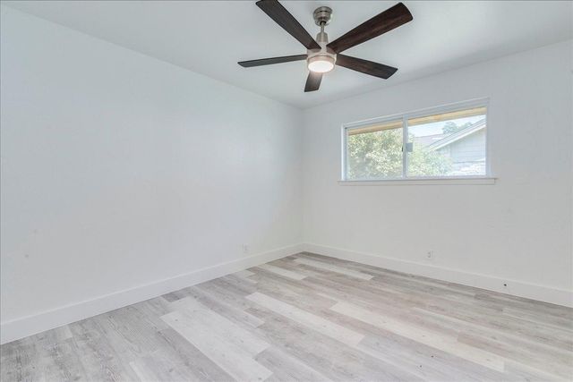 11146 Pinehurst DR, Austin, TX 78747