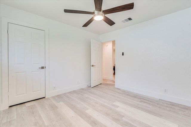 11146 Pinehurst DR, Austin, TX 78747