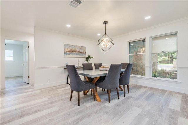 11146 Pinehurst DR, Austin, TX 78747