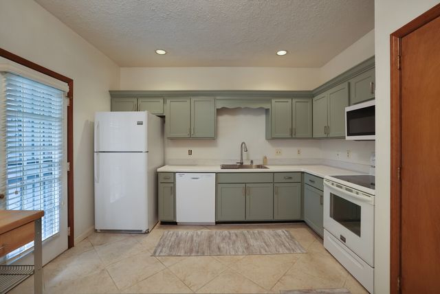 306 Hickory Pl, Nashville, TN 37214