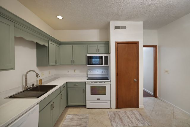 306 Hickory Pl, Nashville, TN 37214