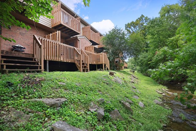 306 Hickory Pl, Nashville, TN 37214