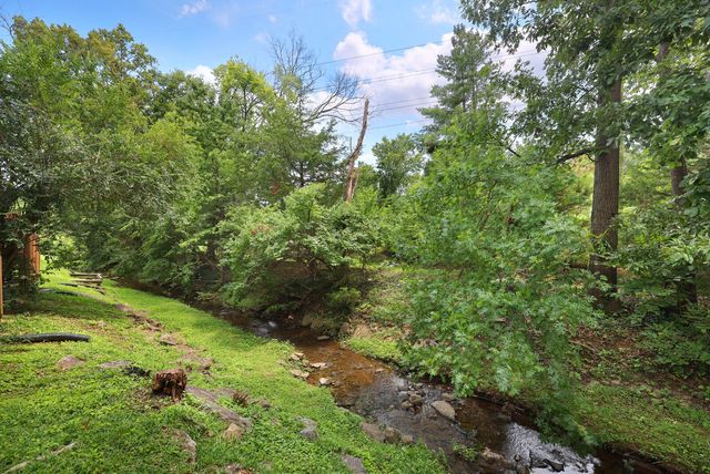 306 Hickory Pl, Nashville, TN 37214