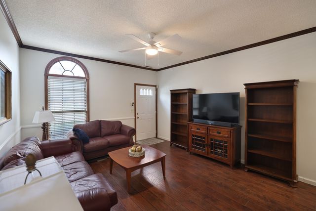 306 Hickory Pl, Nashville, TN 37214