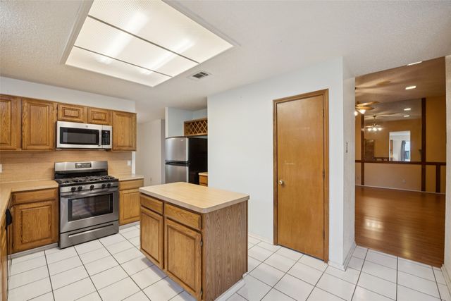 4920 Clover Haven Circle, Dallas, TX 75227