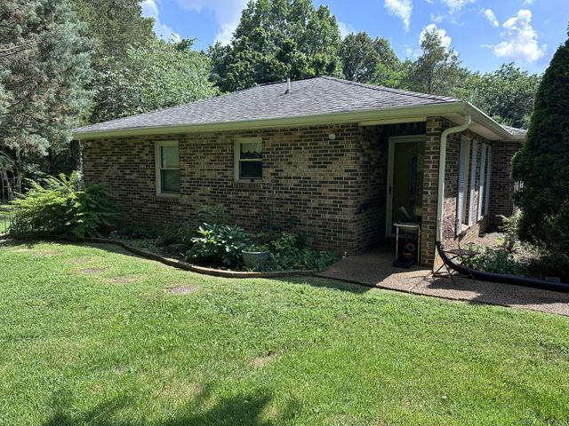 1016 Lakeview Dr, Hermitage, TN 37076