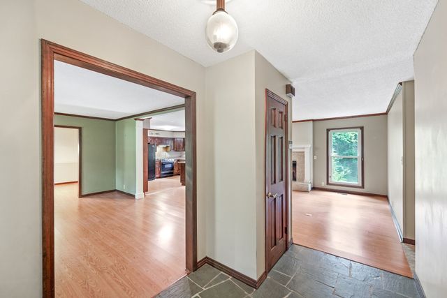 1016 Lakeview Dr, Hermitage, TN 37076