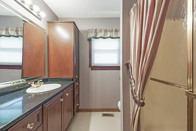 1016 Lakeview Dr, Hermitage, TN 37076