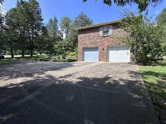 1016 Lakeview Dr, Hermitage, TN 37076