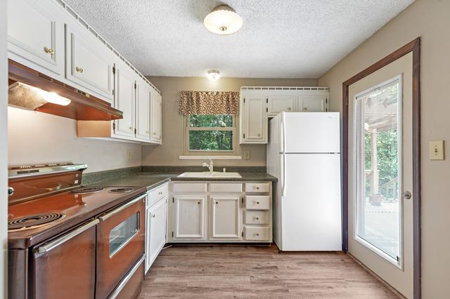 1016 Lakeview Dr, Hermitage, TN 37076