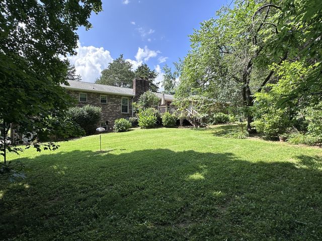 1016 Lakeview Dr, Hermitage, TN 37076