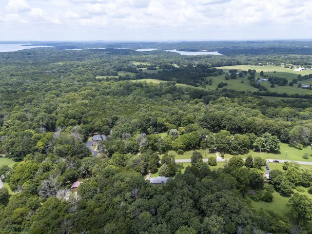 1016 Lakeview Dr, Hermitage, TN 37076