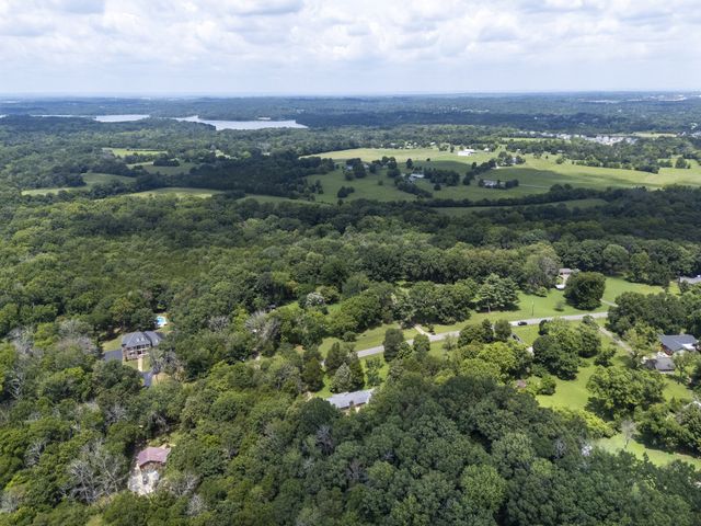 1016 Lakeview Dr, Hermitage, TN 37076