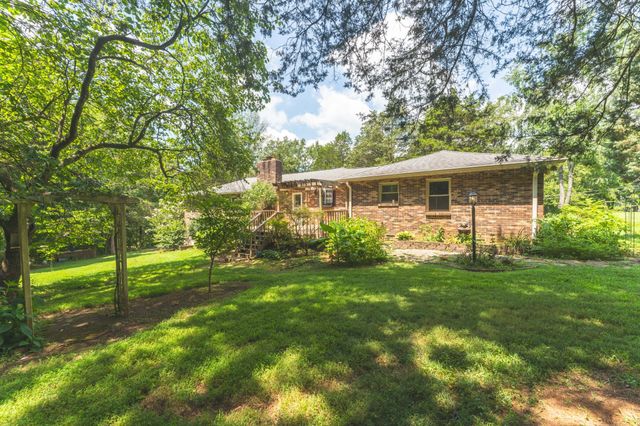 1016 Lakeview Dr, Hermitage, TN 37076