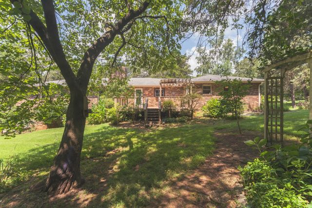 1016 Lakeview Dr, Hermitage, TN 37076