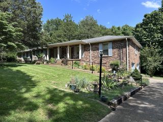 1016 Lakeview Dr, Hermitage, TN 37076