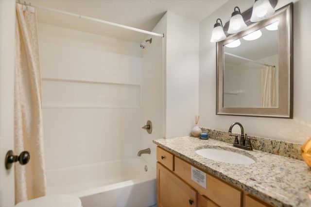 607 Driftwood LN, Cottonwood Shores, TX 78657