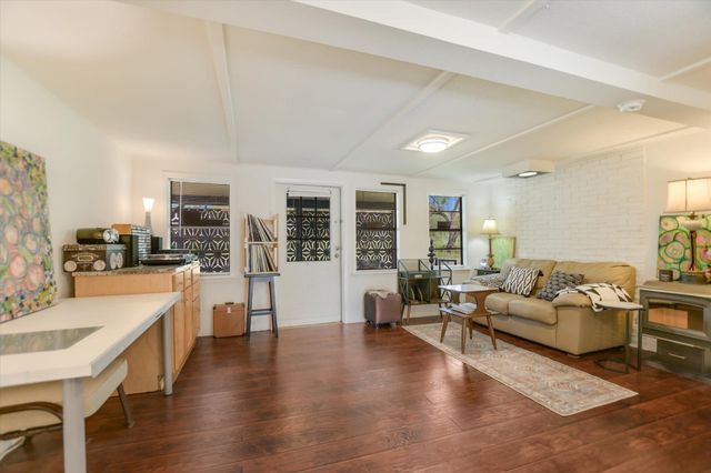 607 Driftwood LN, Cottonwood Shores, TX 78657