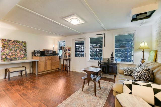 607 Driftwood LN, Cottonwood Shores, TX 78657