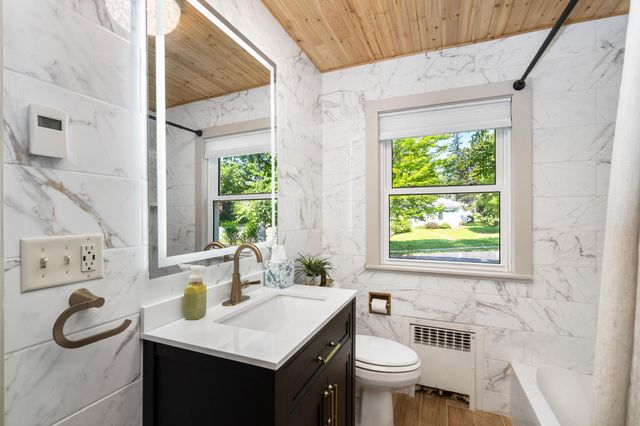 225 N 26th Avenue E, Duluth, MN 55812