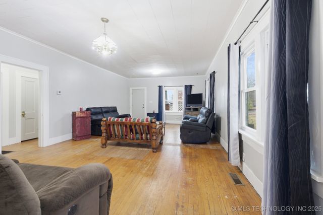 137 E 11th Avenue, Bristow, OK 74010