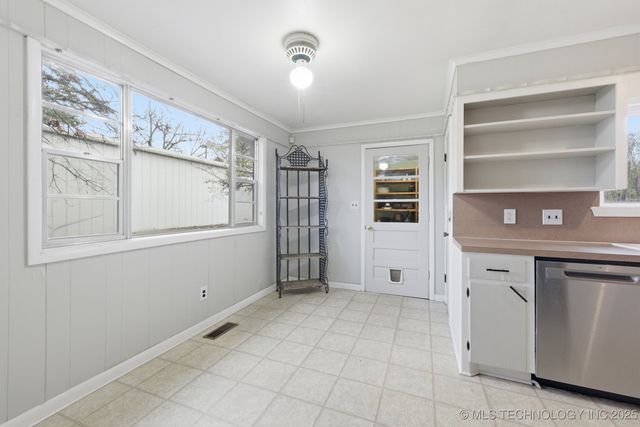 137 E 11th Avenue, Bristow, OK 74010