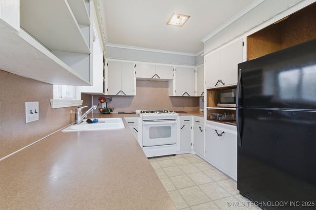 137 E 11th Avenue, Bristow, OK 74010