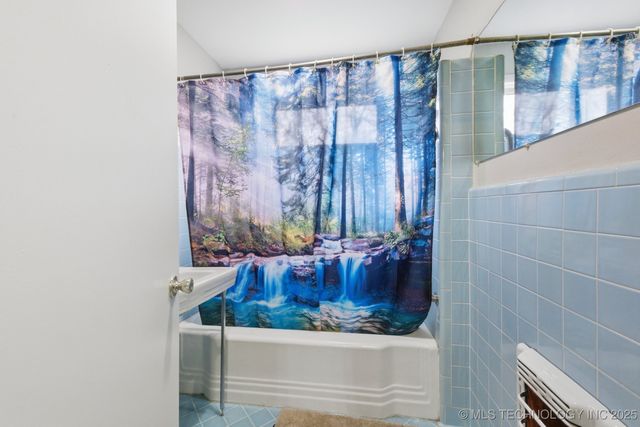 137 E 11th Avenue, Bristow, OK 74010