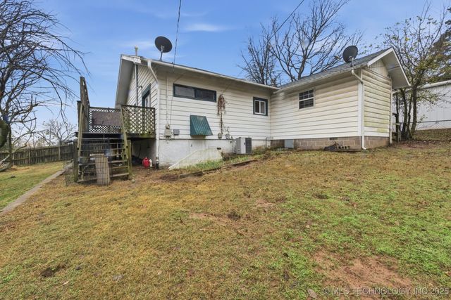 137 E 11th Avenue, Bristow, OK 74010