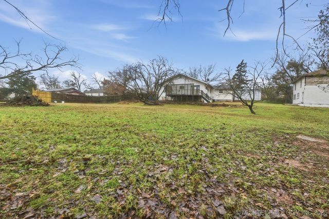 137 E 11th Avenue, Bristow, OK 74010